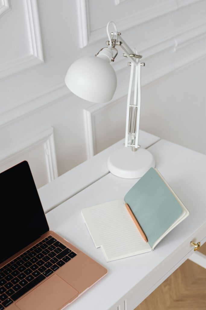 desk-lamps-small-spaces-dorm