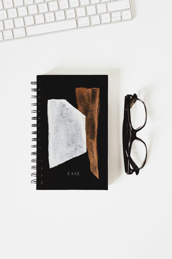 desk setup accessories for small spaces