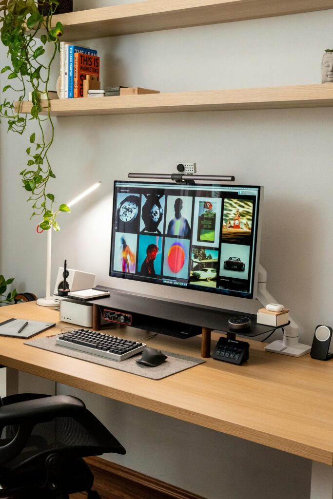 desk setup for small spaces