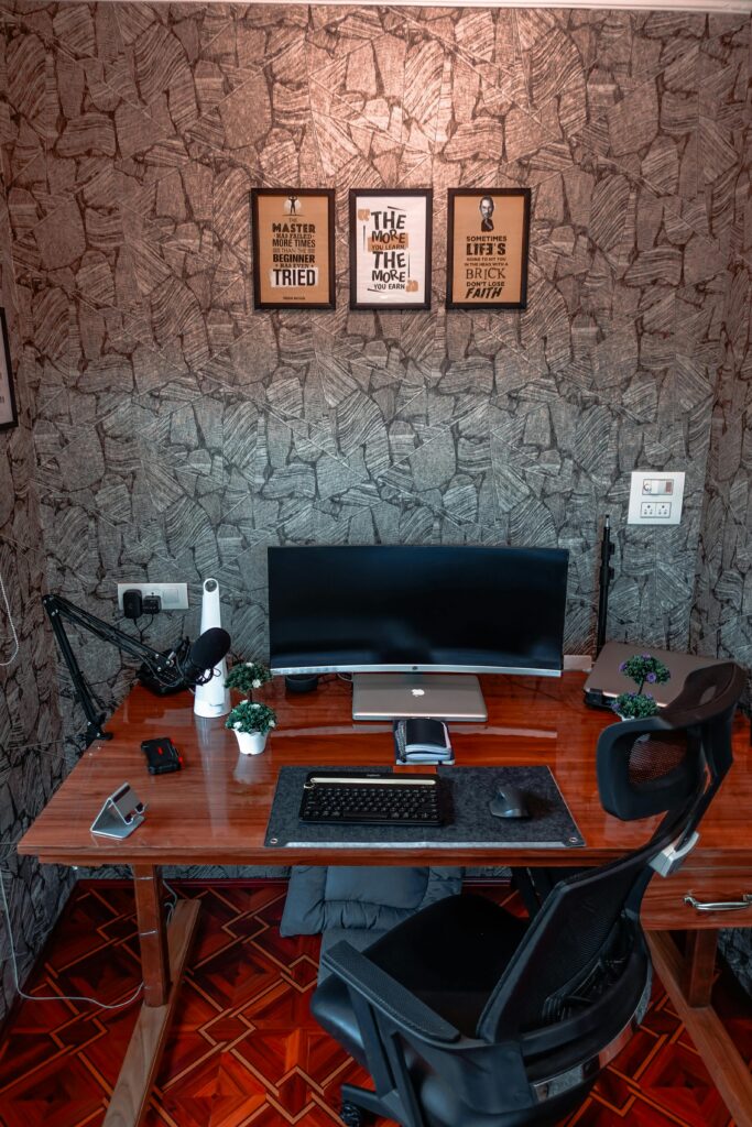 desk setup for small spaces